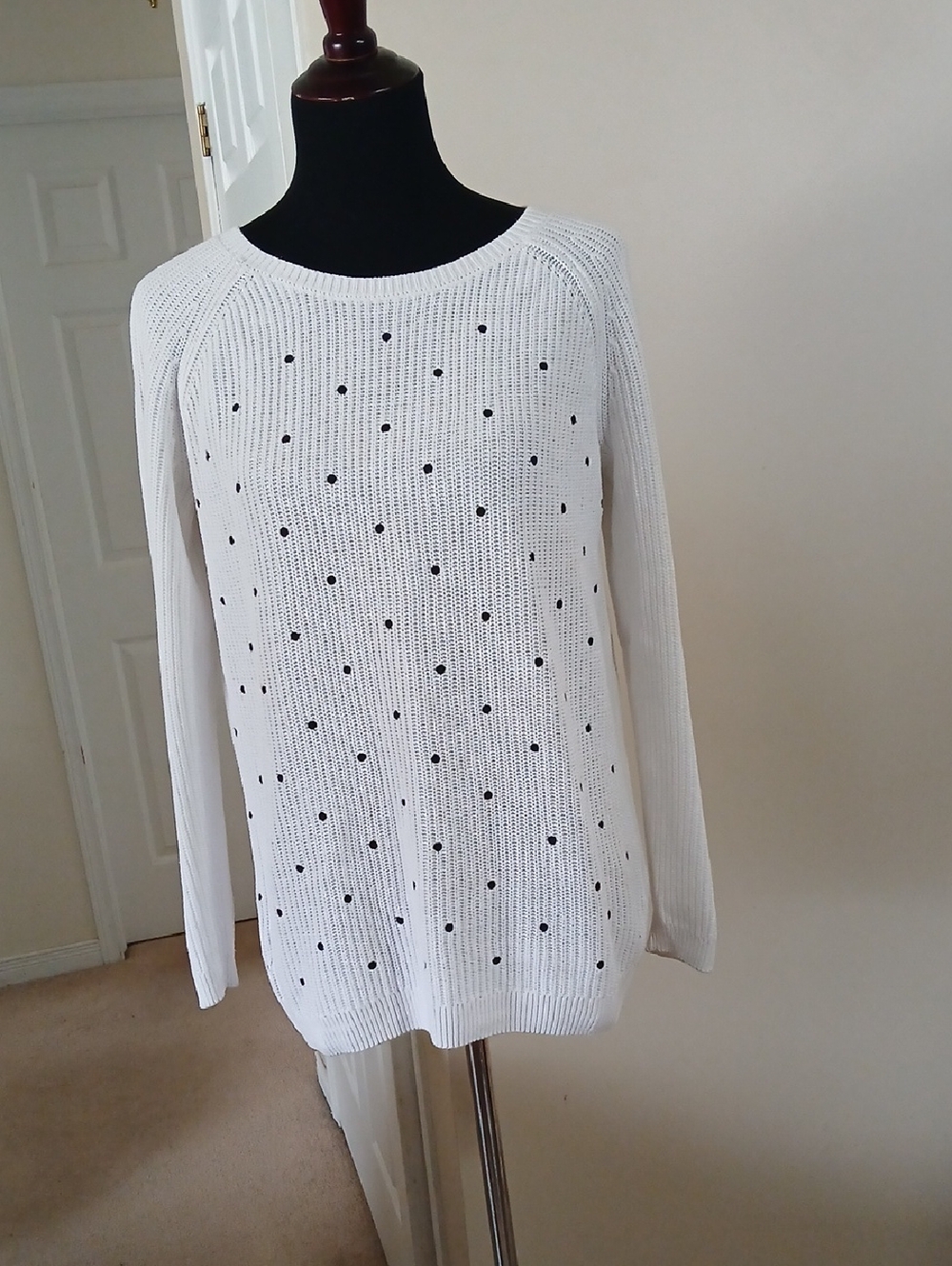 💓3/$15 Cotton White Sweater with Black Accents